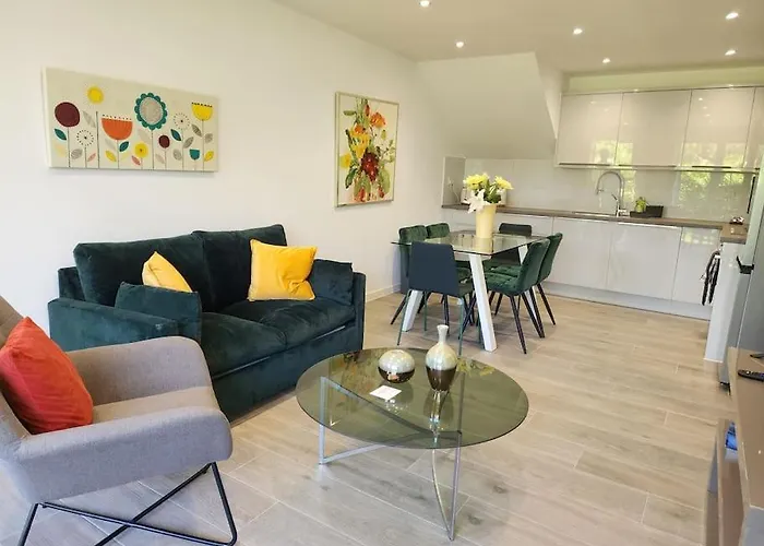 Paradigm Court, Modern 3-Bedroom Flat 1, Oxford
