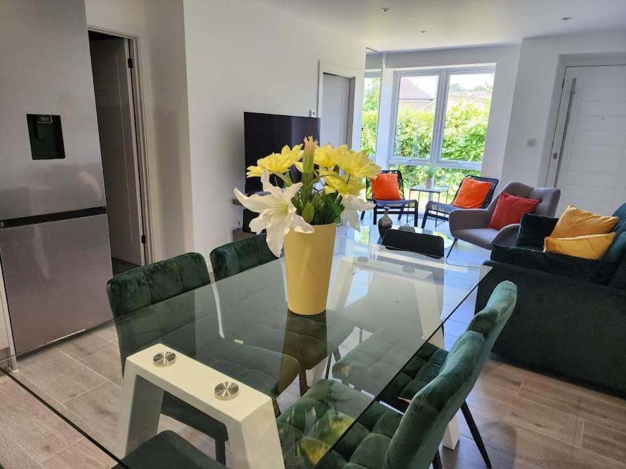 Paradigm Court, Modern 3-bedroom Flat 1, Apartamento *