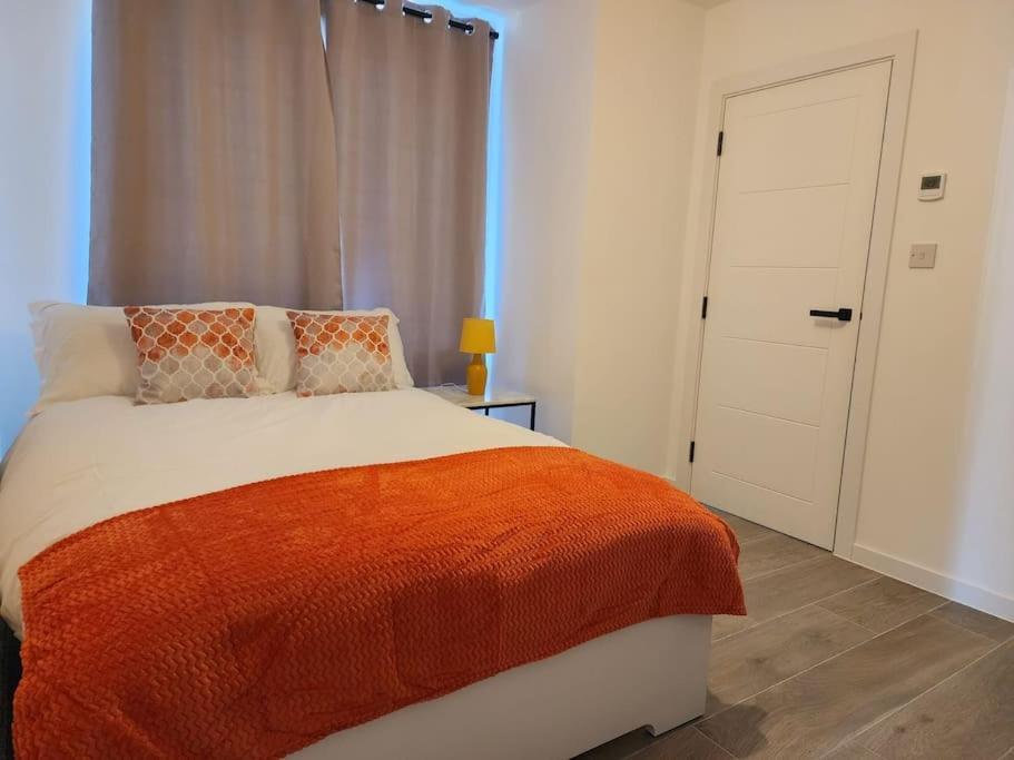 Apartamento Paradigm Court, Modern 3-bedroom Flat 1, *